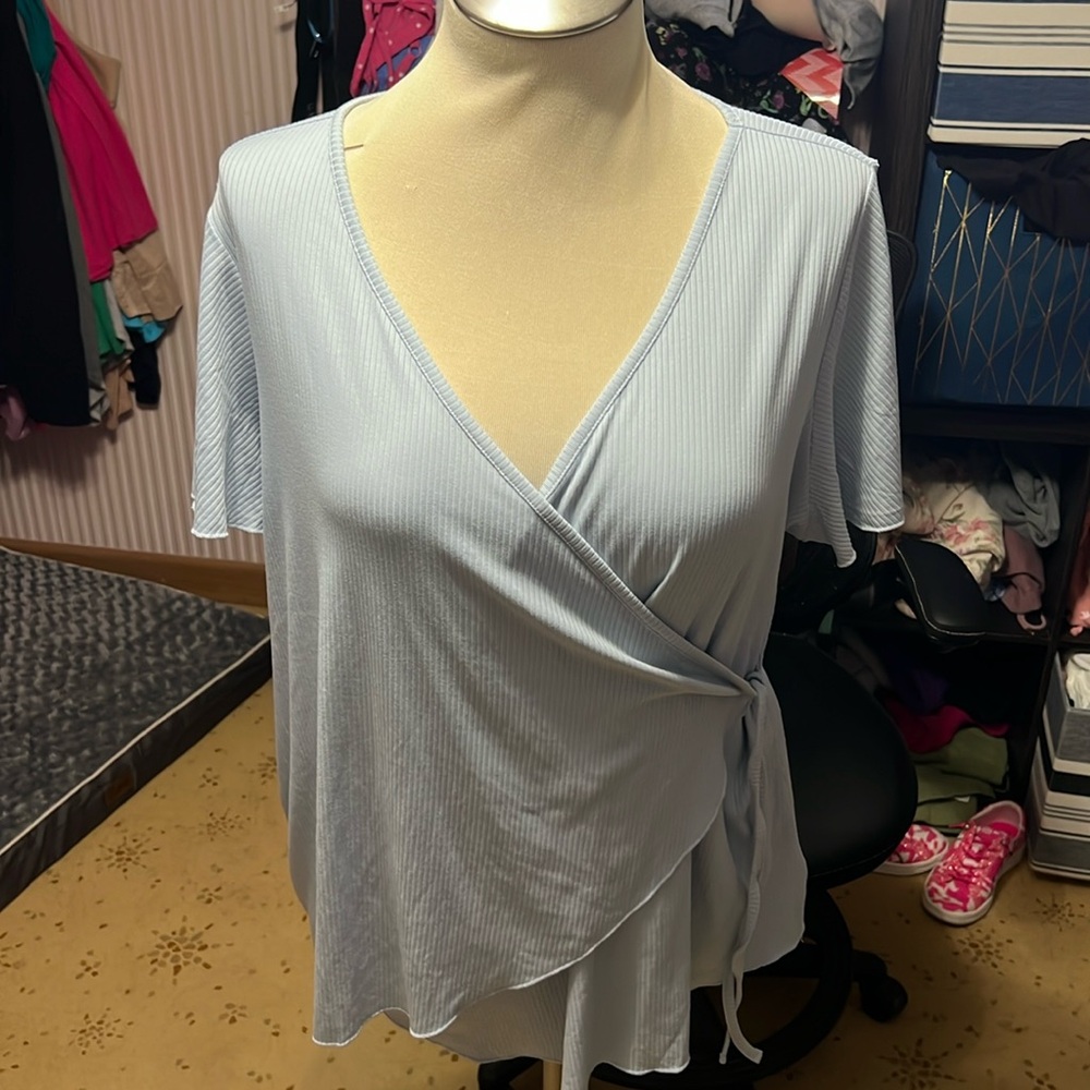 New without tags . V-neck. Tie on side